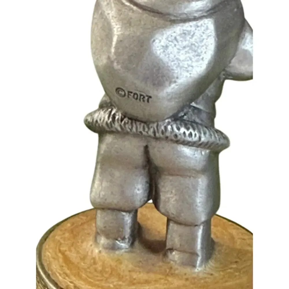 Fort Pewter Santa Claus carrying sack of gifts figurine